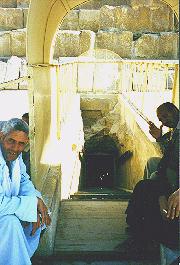 Giza-khafdr2.jpg (14815 bytes)